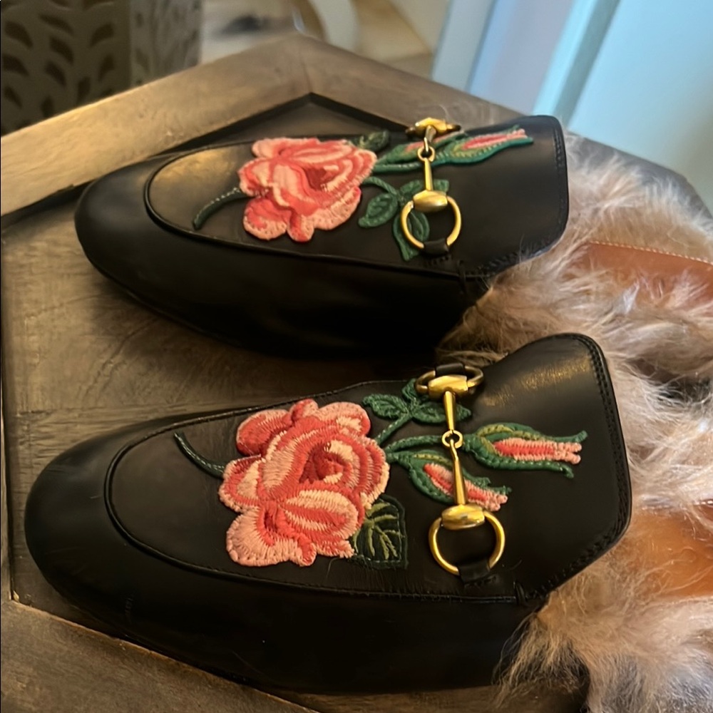 🛑 1 hour sale, Gucci, size 38 (US 7.5) Floral Embroidered Black Mules, w/ COA - Picture 3 of 13